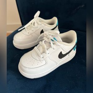 Toddler Nike shoes - 8C